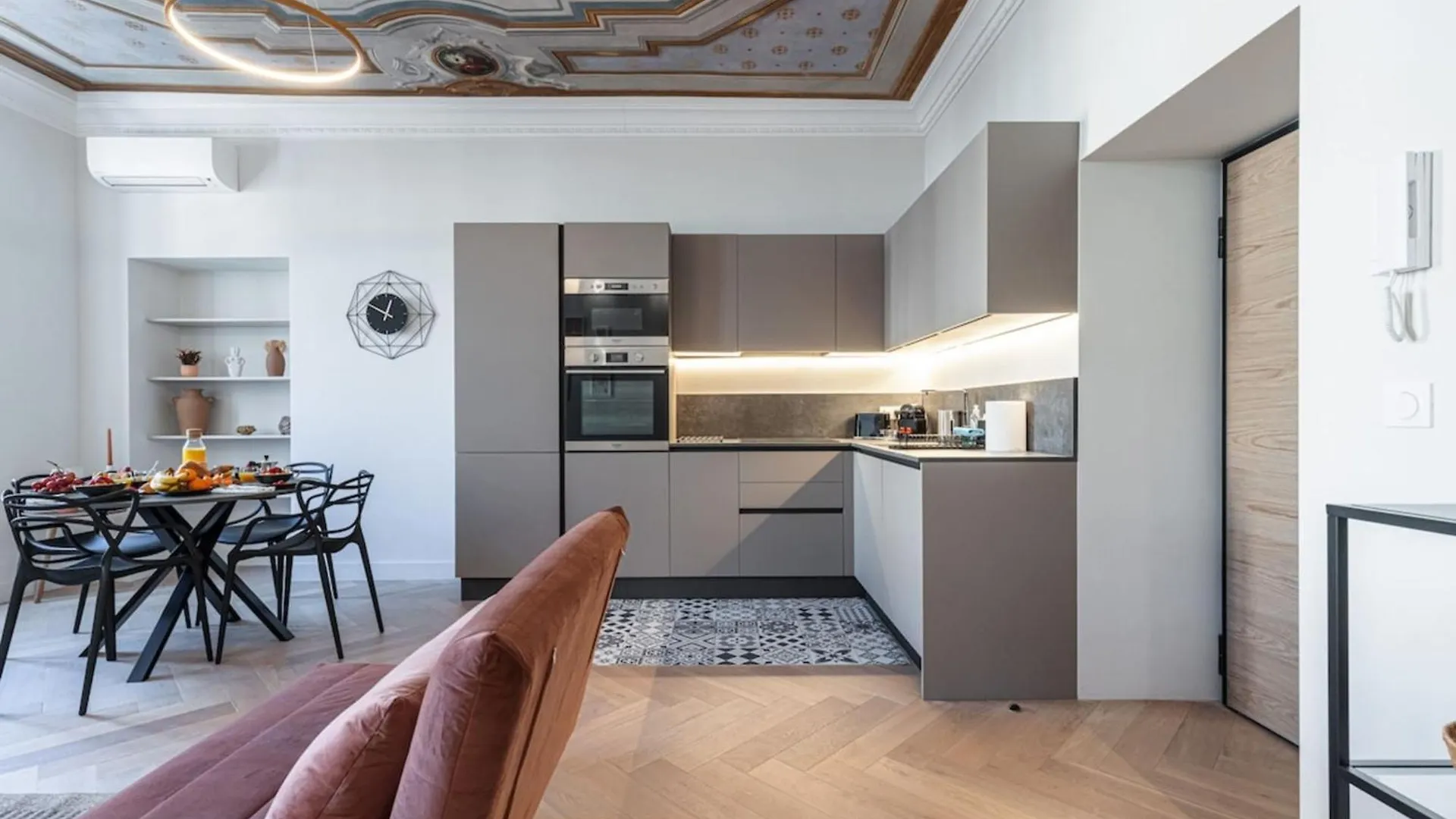 Philibert - Traditional Apart With Historical Fresco 尼斯 法国